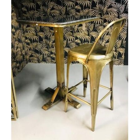 Stehtisch im Industrial Style