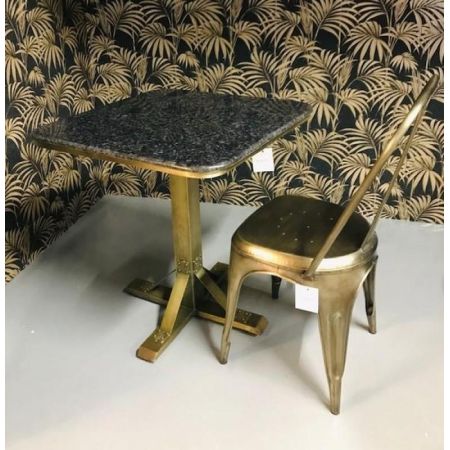 Bistrotisch mit schwarzer Marmorplatte