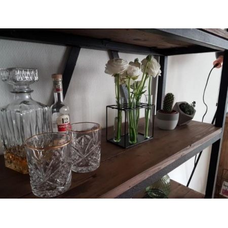 Industrielles hohes Bücherregal mit Leiter