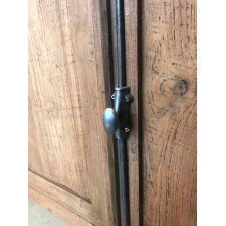 Schmaler Vitrinenschrank