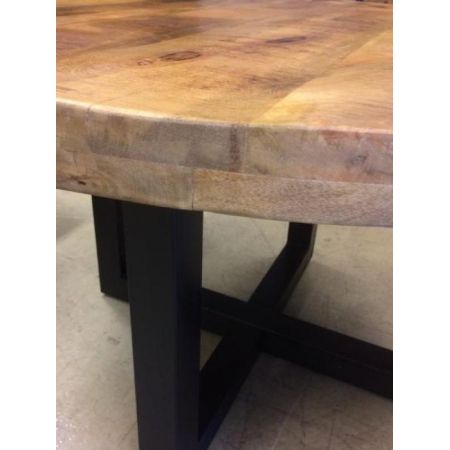 Runder Esstisch aus feinem Massivholz