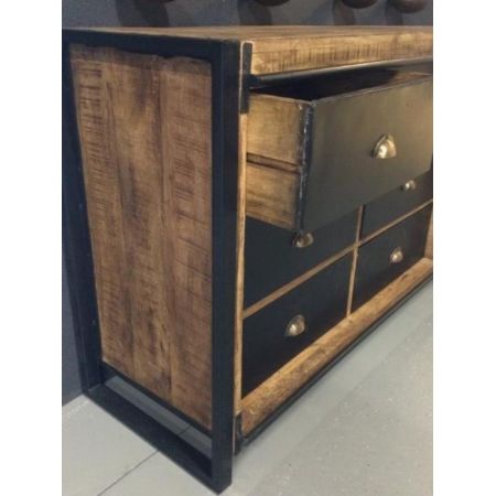 Elegantes Sideboard im Industrial Style