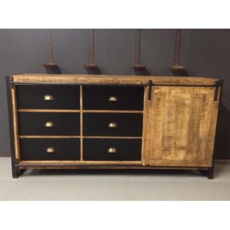 Elegantes Sideboard im Industrial Style