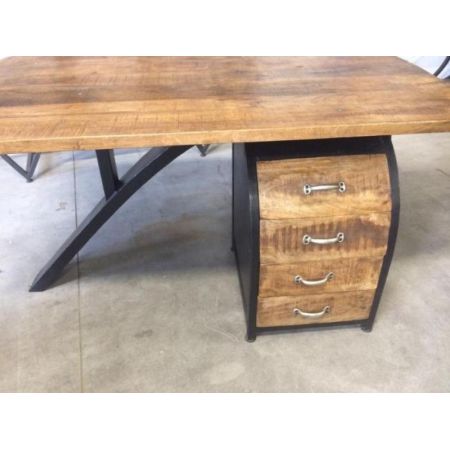 Büro Schreibtisch im Industrial Style