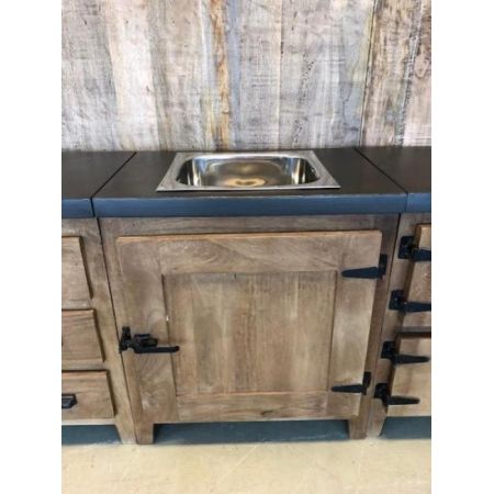 Industrielle Outdoor-Küche mit ländlichen Einflüssen