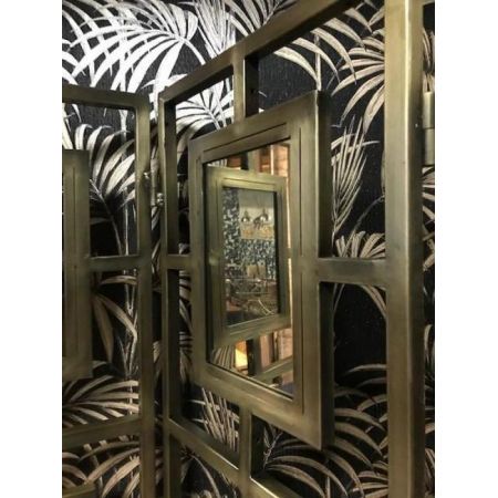 Stilvoller Raumteiler mit kleinen Spiegeln