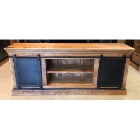 Sideboard im Industrial Style mit ländlichen Einflüssen