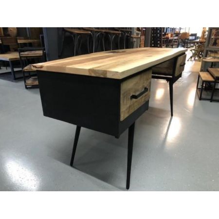 Schreibtisch im Industrial/Vintage Style