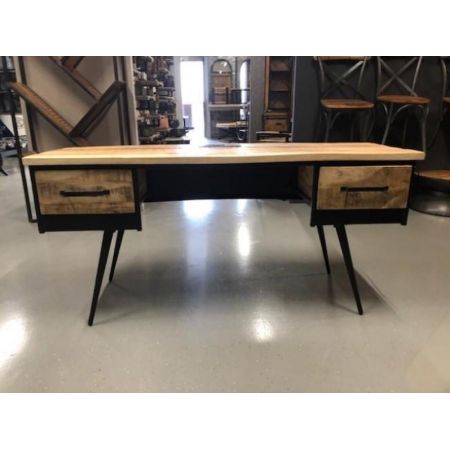 Schreibtisch im Industrial/Vintage Style