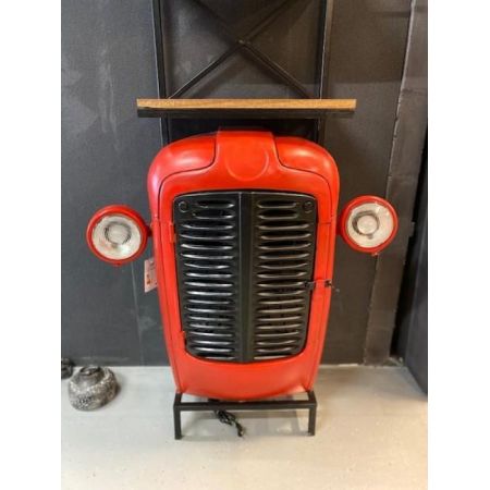 Industrielle Weinbar "Hennes" mit beleuchteten Scheinwerfern, rot