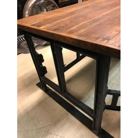 Industrial Style Esstisch Jonas mit drehbaren Sitzen, originale Traktorsitze