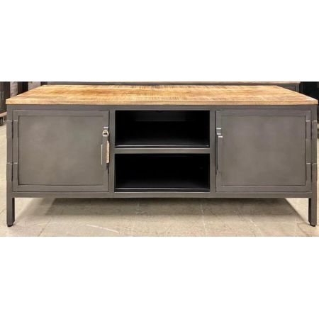 Industrielles Sideboard mit Einflüssen aus dem Bauhausstil