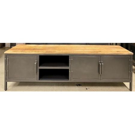 Metallisches Sideboard im Industrial Style