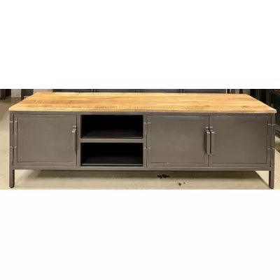 Metallisches Sideboard im Industrial Style