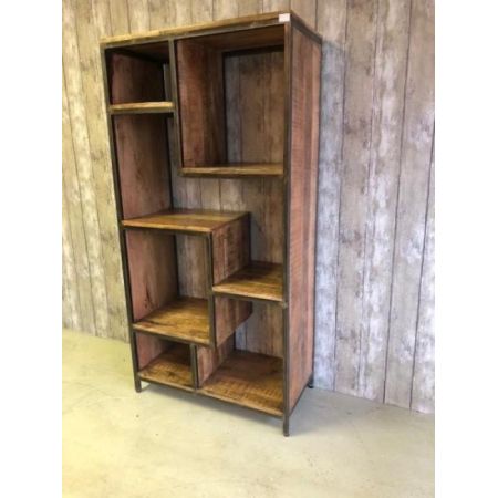 Industrielles Bücherregal, im Rustikalen Look