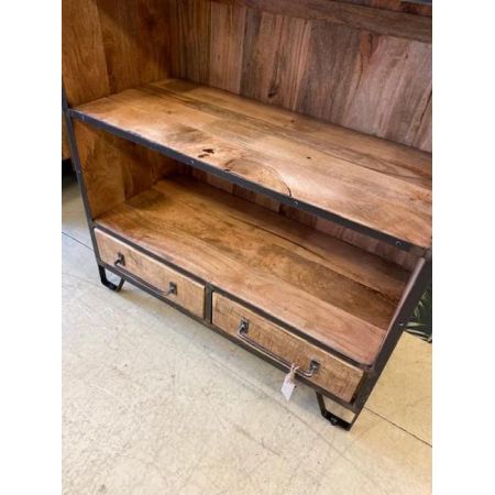 Industrieller Bücherschrank