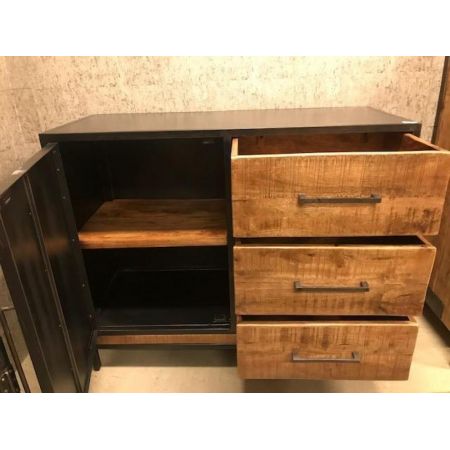 Kompaktes industrielles Sideboard