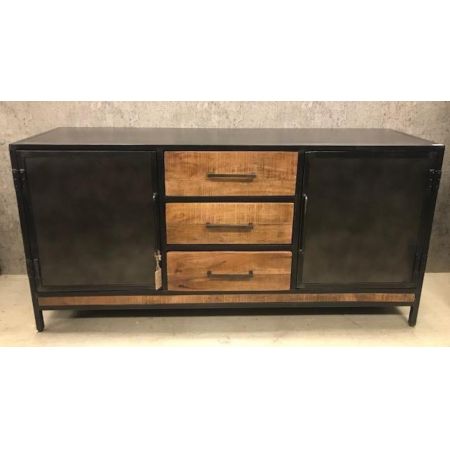 Industrielles Sideboard im metallischen Look