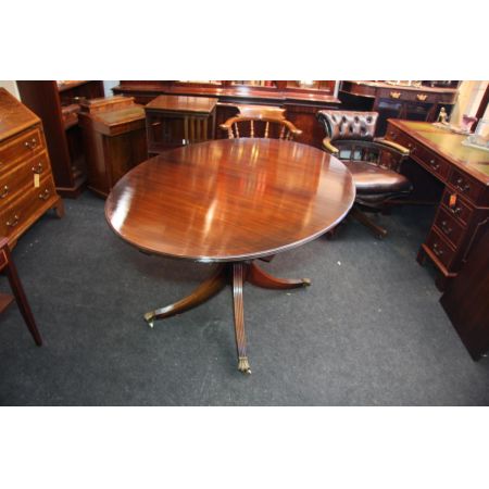 Esstisch Mahagoni Oval handpoliert