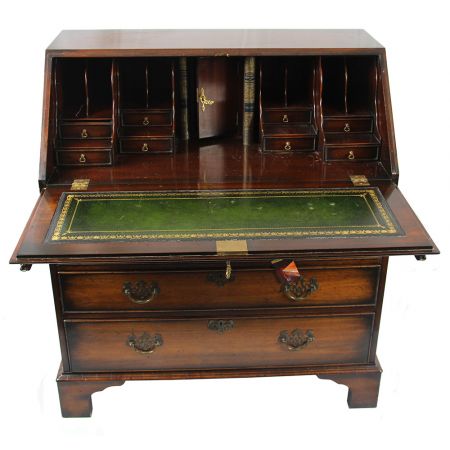 Massiver Sekretär Mahagoni mit bemerkenswerten Innenleben