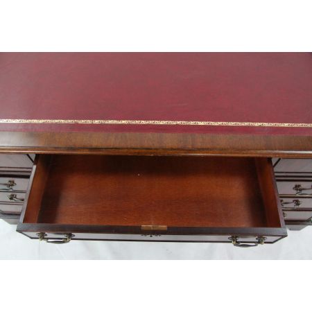 Schreibtisch Mahagoni aus England mit Lederfläche