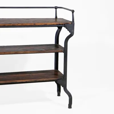 Etagere im Industrie-Stil