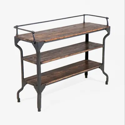 Etagere im Industrie-Stil
