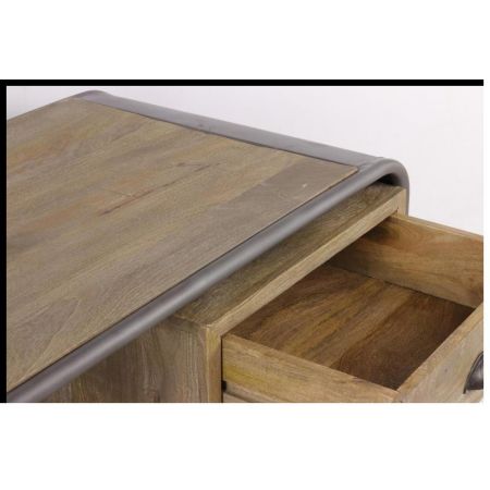 "Vinnie" Büroschreibtisch aus Massivholz und einem robusten Metallrahmen im Industrial Style