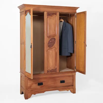 Jugendstil Schrank – Antiker Kleiderschrank in Satin Nussbaum / Satin Walnut um 1890