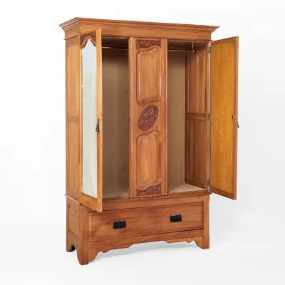 Jugendstil Schrank – Antiker Kleiderschrank in Satin Nussbaum / Satin Walnut um 1890