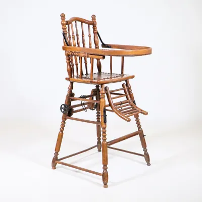 Kinderhochstuhl Vintage aus massivem Buchenholz – ca. 1920