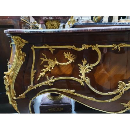 Morris Barock-Kommode mit vergoldeten aufwendigen Ornamenten