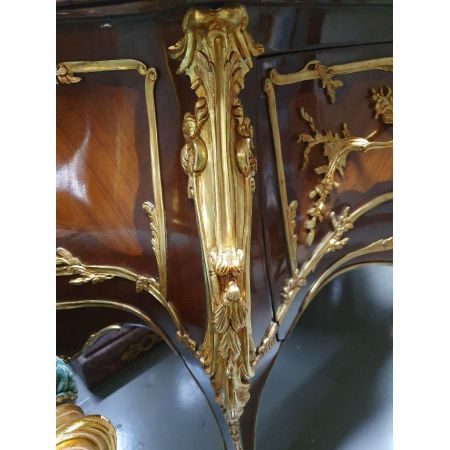 Morris Barock-Kommode mit vergoldeten aufwendigen Ornamenten