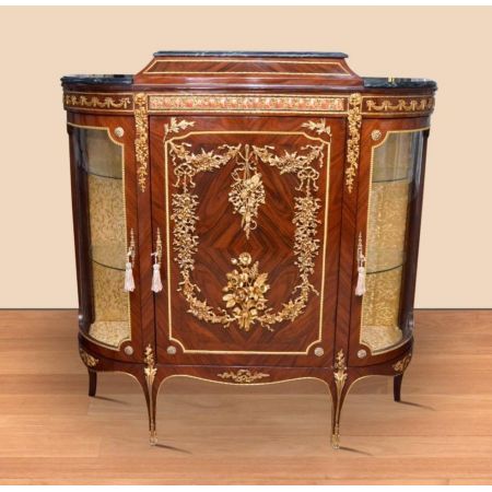 Morris Barock-Kommode mit vergoldeten Ornamenten