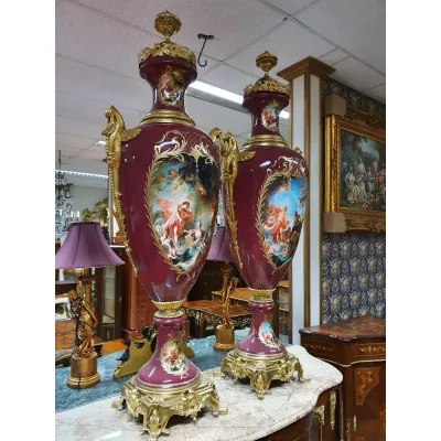 Morris Barock-Vasen Bordeaux-Rot mit Motiven