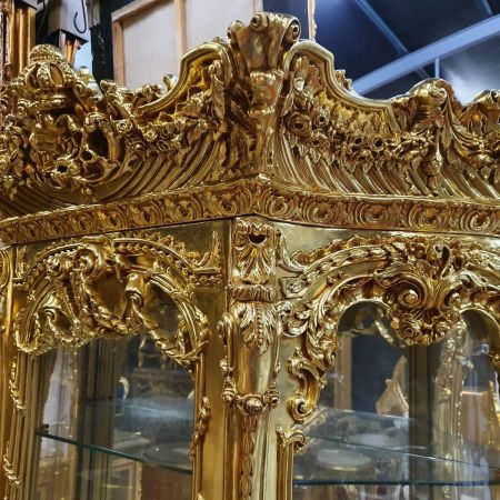 Morris vergoldete Barock-Glasvitrine im Antiken Stil