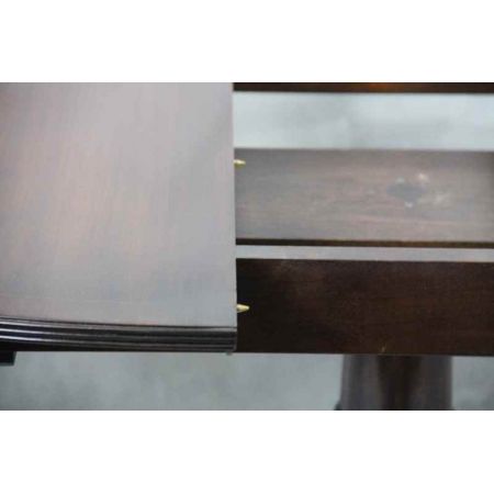 Esstisch Mahagoni Oval handpoliert