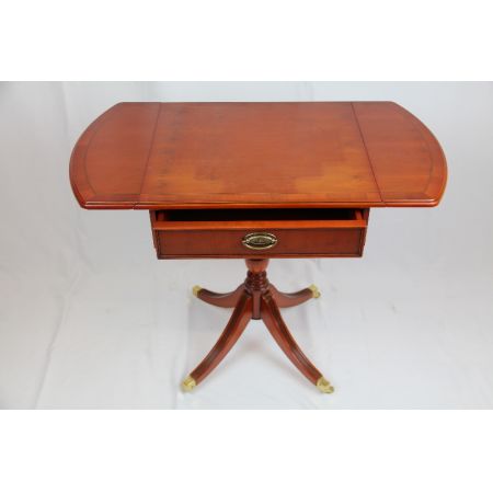 Eiben Lampentisch, occasional table, Beistelltisch, kleiner Tisch von Heldense