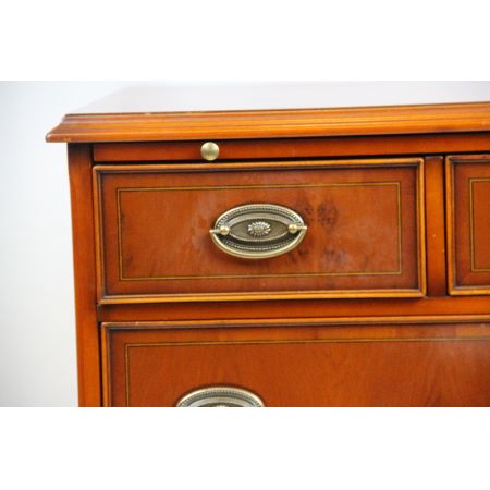 Kommode Heldense, Eibe mit Patina und Schreibfach