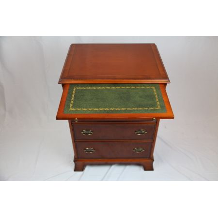 Kommode Heldense, Eibe mit Patina und Schreibfach