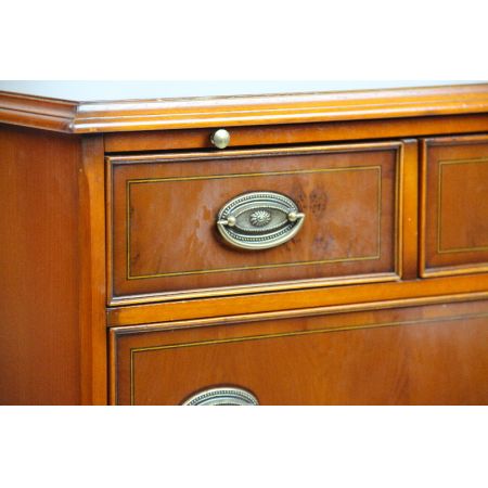 Kommode Heldense, Eibe mit Patina und Schreibfach