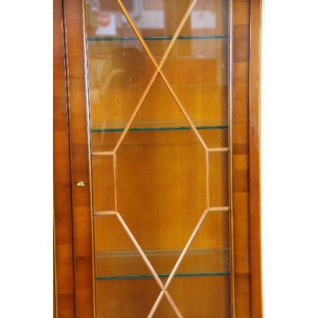 Eibenholz Heldensee Vitrine mit Regency Verglasung