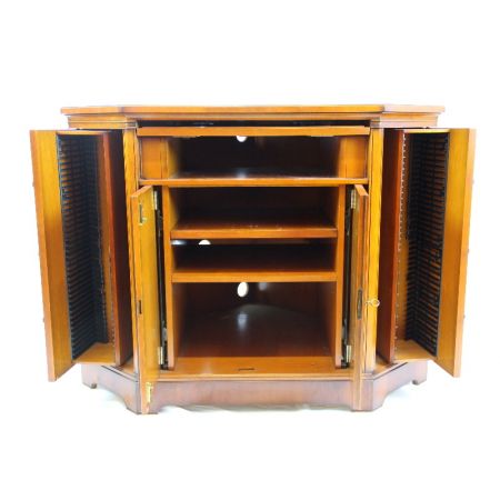 Heldense Eckschrank/ Corner Cupboard aus Eibenholz