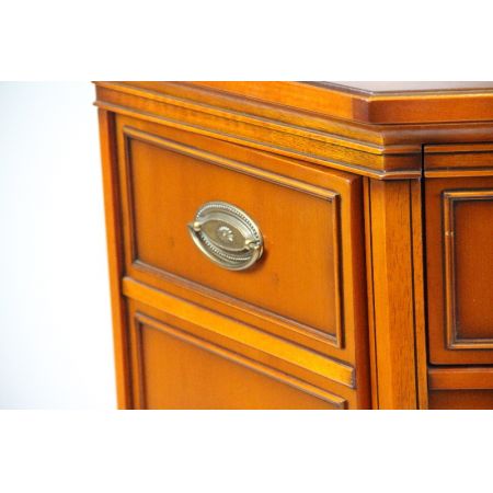 Heldense Eckschrank/ Corner Cupboard aus Eibenholz