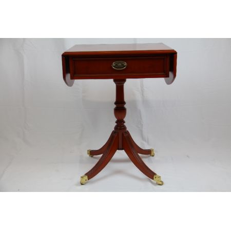 Eiben Lampentisch, occasional table, Beistelltisch, kleiner Tisch von Heldense