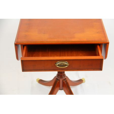 Eiben Lampentisch, occasional table, Beistelltisch, kleiner Tisch von Heldense