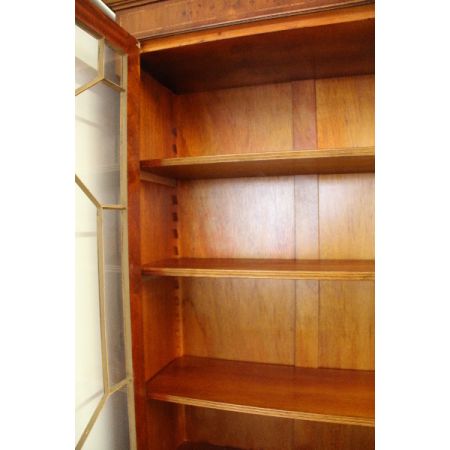 Bücherschrank Antik Regency Stil, Bookcase aus Eibenholz mit  Regency Verglasung