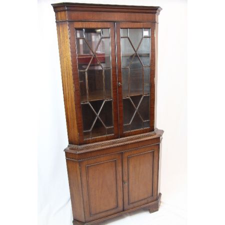 Vitrinen-Eckschrank/ Corner Cupbaord aus Mahagoni