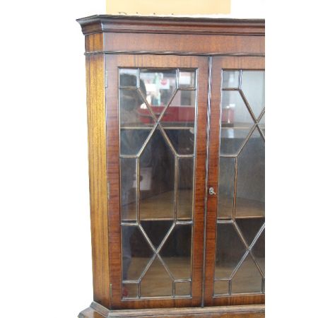 Vitrinen-Eckschrank/ Corner Cupbaord aus Mahagoni