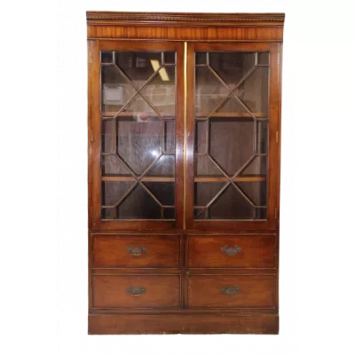 Display Cabinet/ Eibenvitrine, Heldense